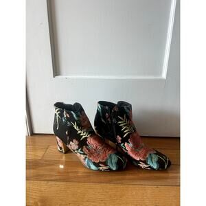 Floral Embroidered Ankle Boots – Black Multicolor size 9